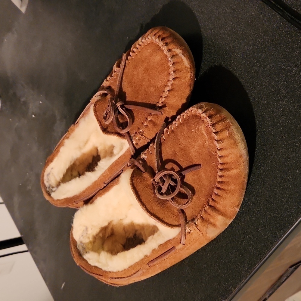 Women's Fleece Lined Dakota Slippers size 6 by UGG